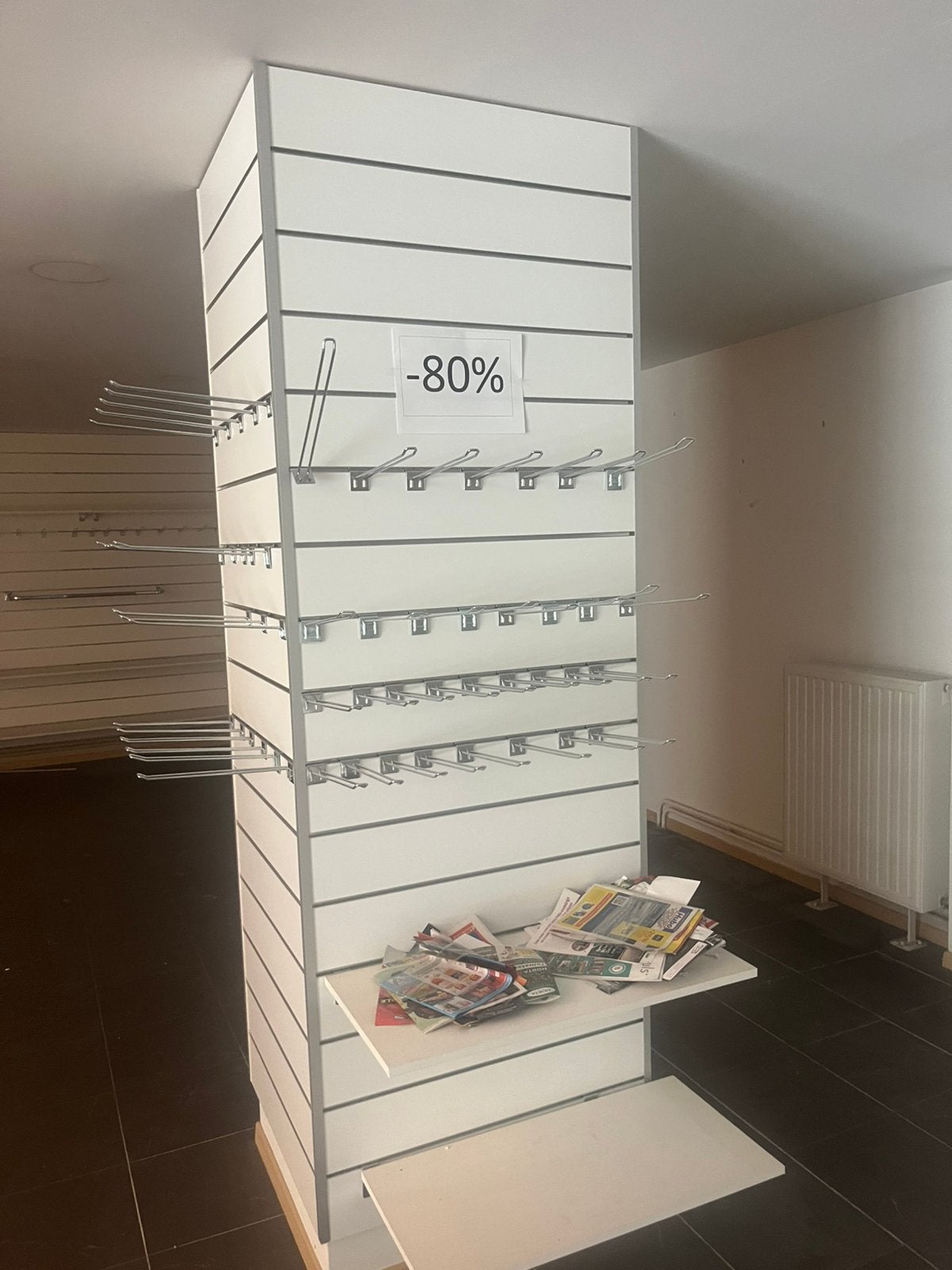 Winkelinrichting / Slatwall wandpanelen zo goed als nieuw, Ophalen