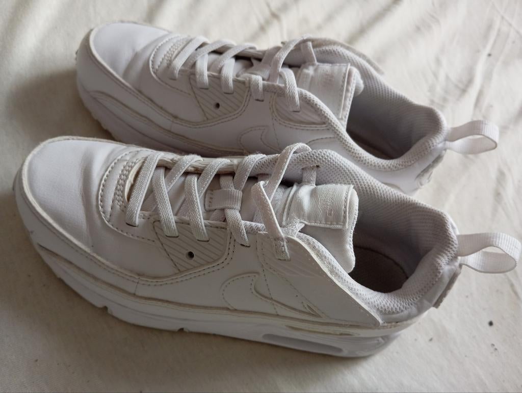 Baskets NIKE Air Max blanches ; taille : 34, Sports & Fitness, Tennis, Enlèvement ou Envoi, Nike