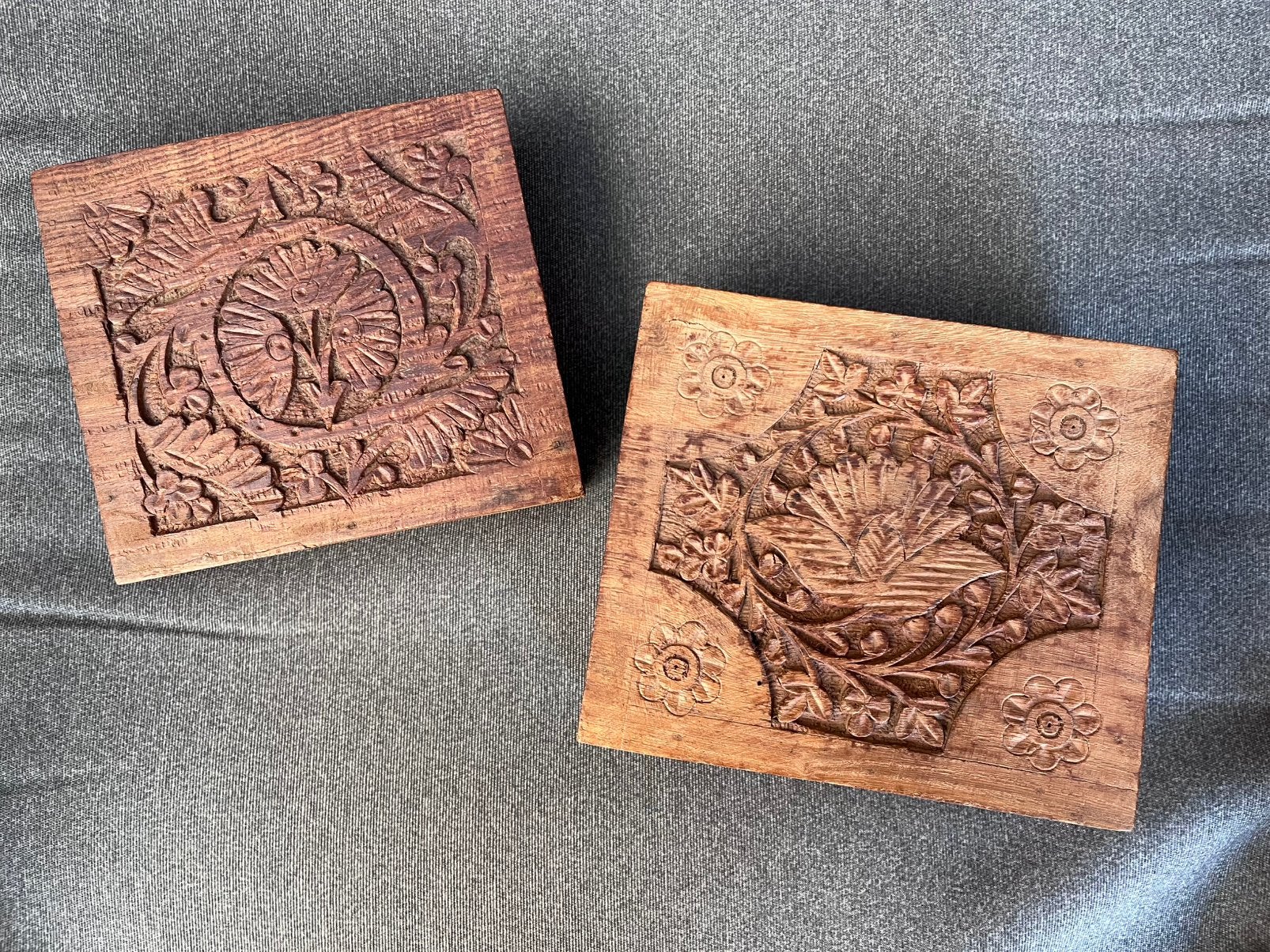 2 Houten doosjes met reliëf, Ophalen of Verzenden