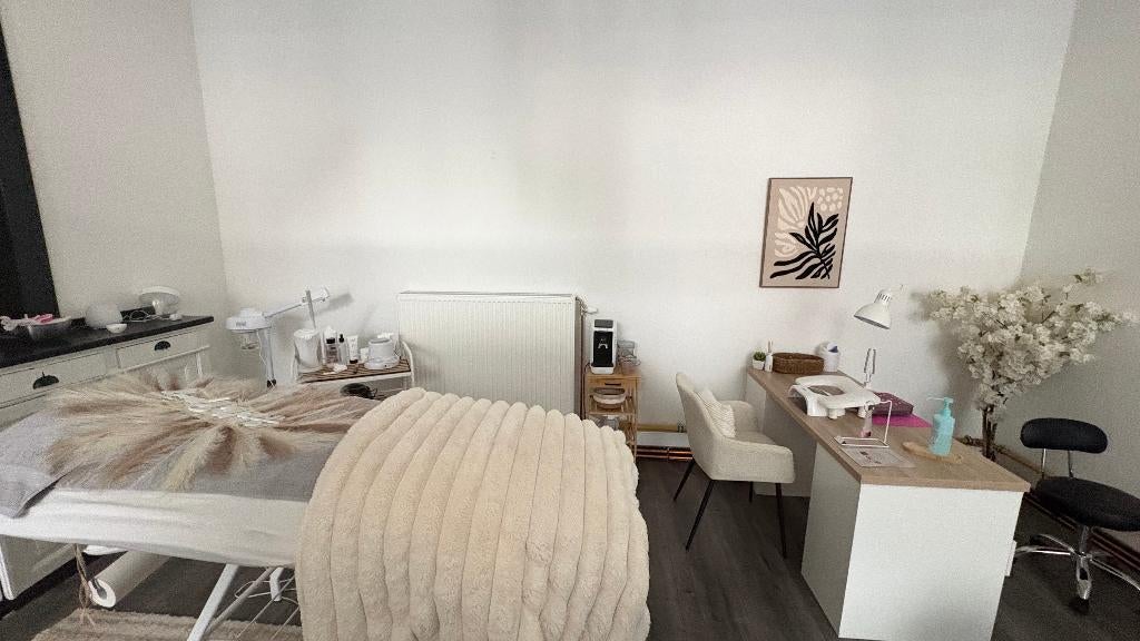 ESPACE A LOUER ESTHETIQUE - BIEN ETRE - SPORT, 50 m² ou plus, Province de Hainaut