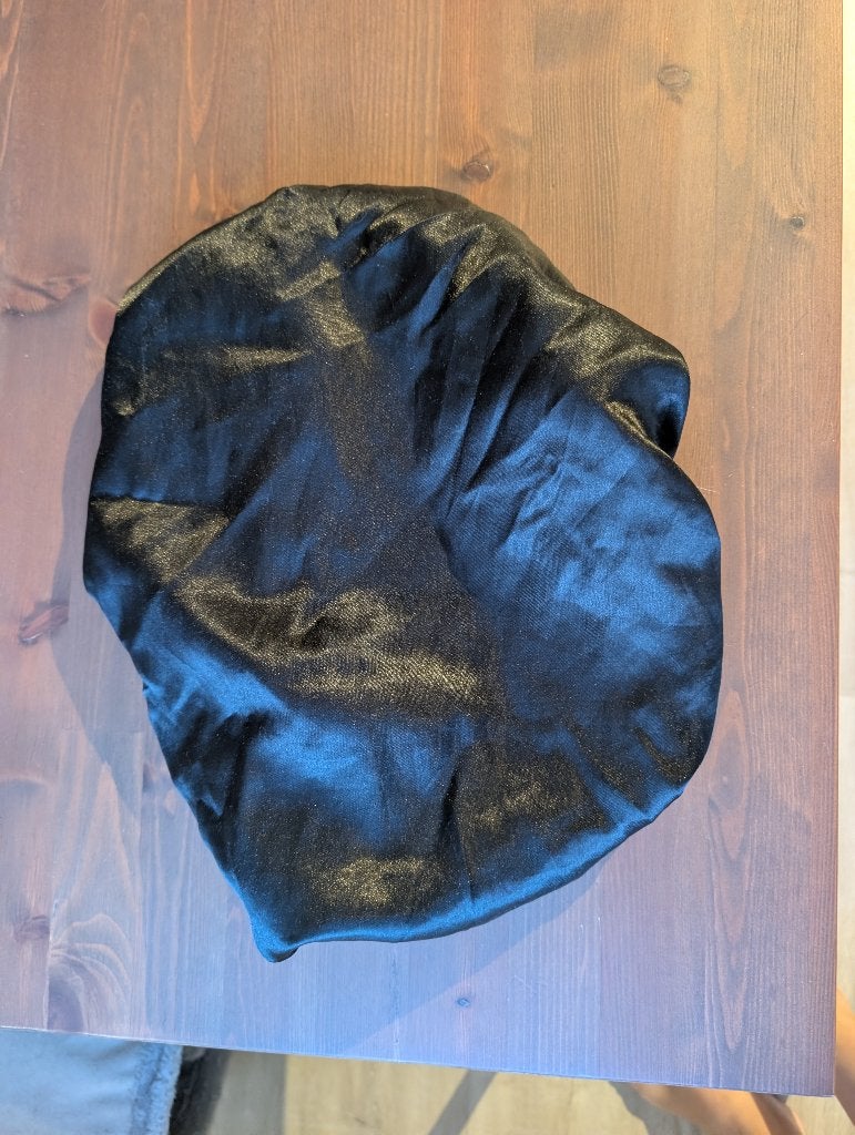 Bonnet de nuit en satin, Enlèvement ou Envoi, Comme neuf