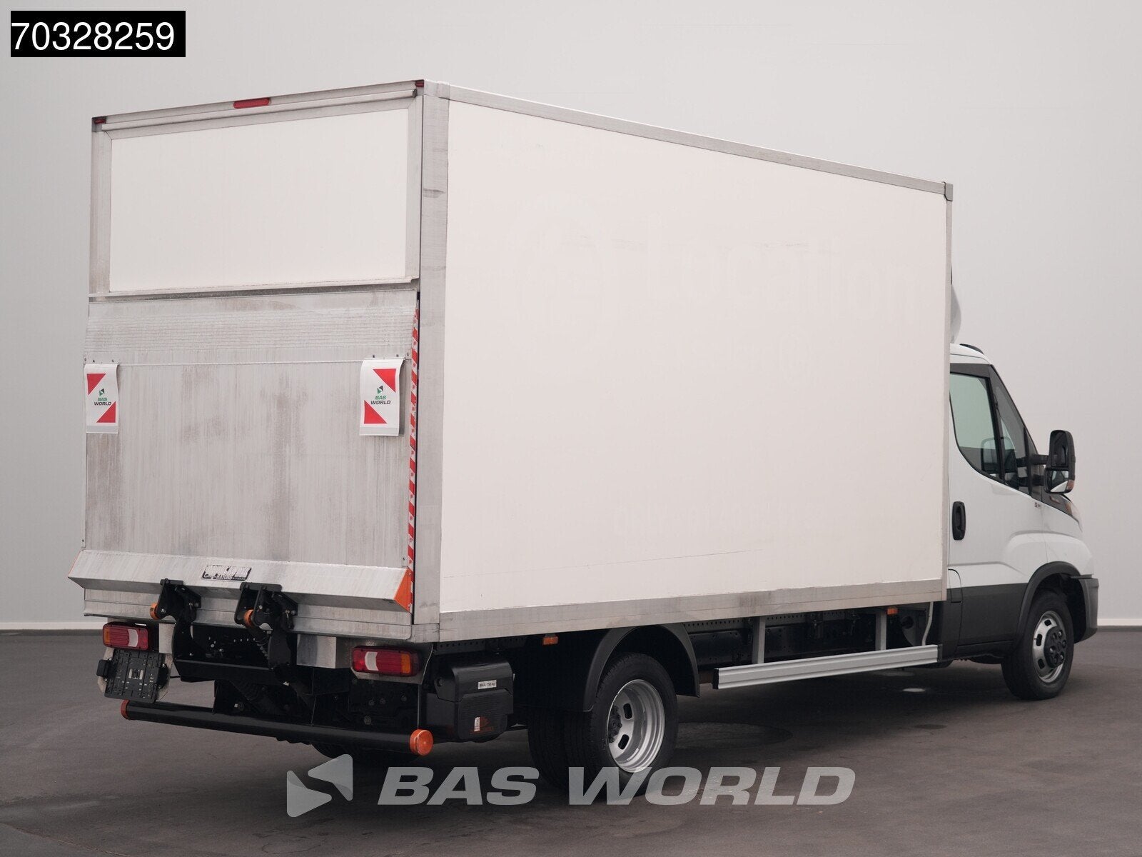 Iveco Daily 35C16 3.0L Laadklep Dubbellucht Bakwagen 160PK M, Auto's, Stof, Gebruikt, Euro 6, 4 cilinders