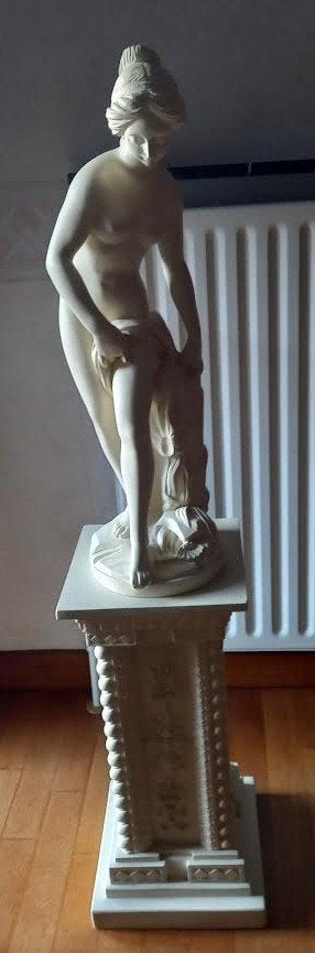 Decoratief wit Beeld op sokkel 129 cm, Sur socle, Statue, 1 mètre - 2 mètres, Enlèvement