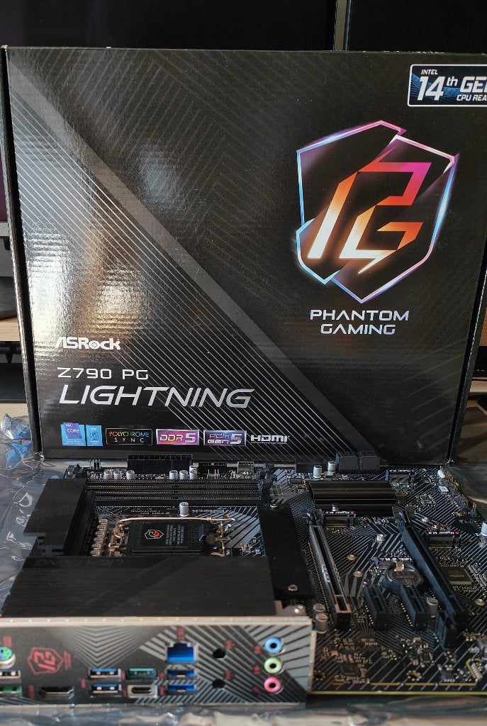 Asrock PG Lightning Z790 DDR5 cpu intel socket 1700, LGA 1700, Ophalen of Verzenden, Zo goed als nieuw, ATX