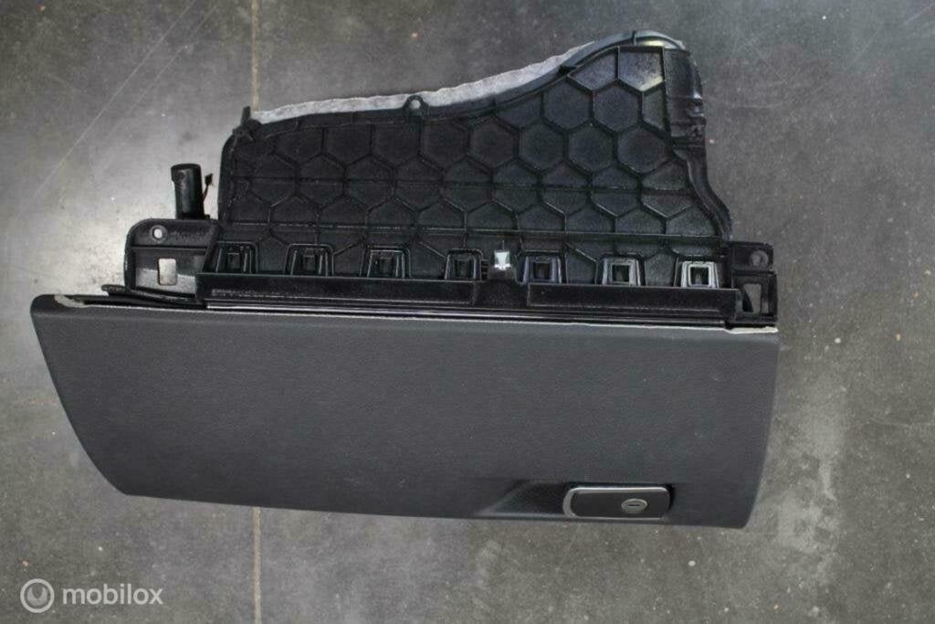 Boîte à gants BMW F30 F31 F34 F80 3 serie (2011-2019)