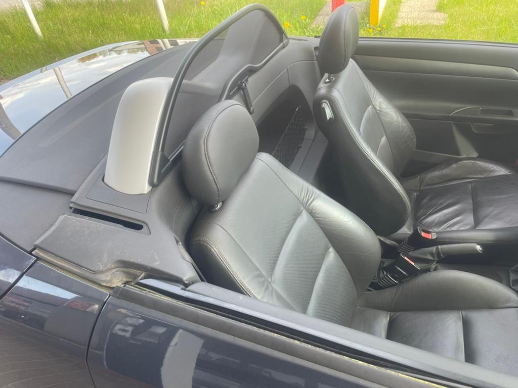 Opel  tigra cabrio 1,4 benzine (66kw) 149.000km. Met keuring, Voorwielaandrijving, Zwart, Cabriolet, Leder
