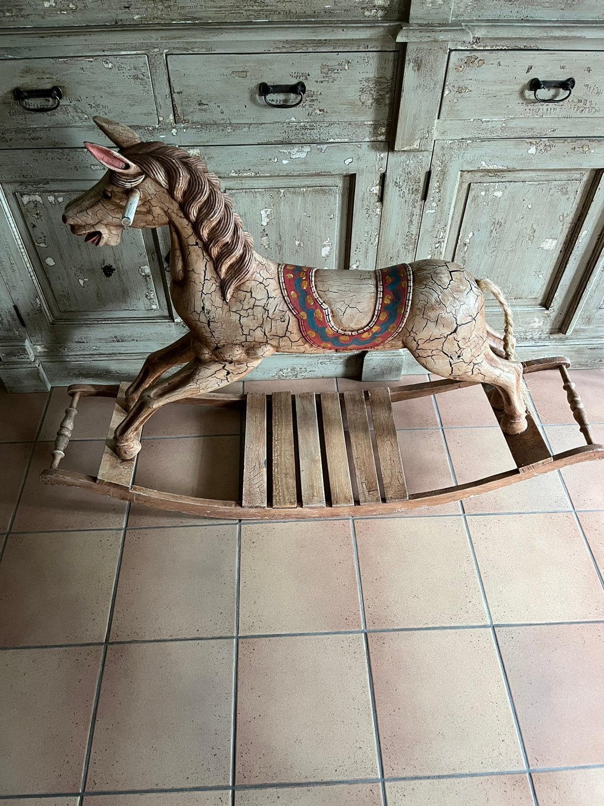 Decoratief antieken houten paard., Enlèvement