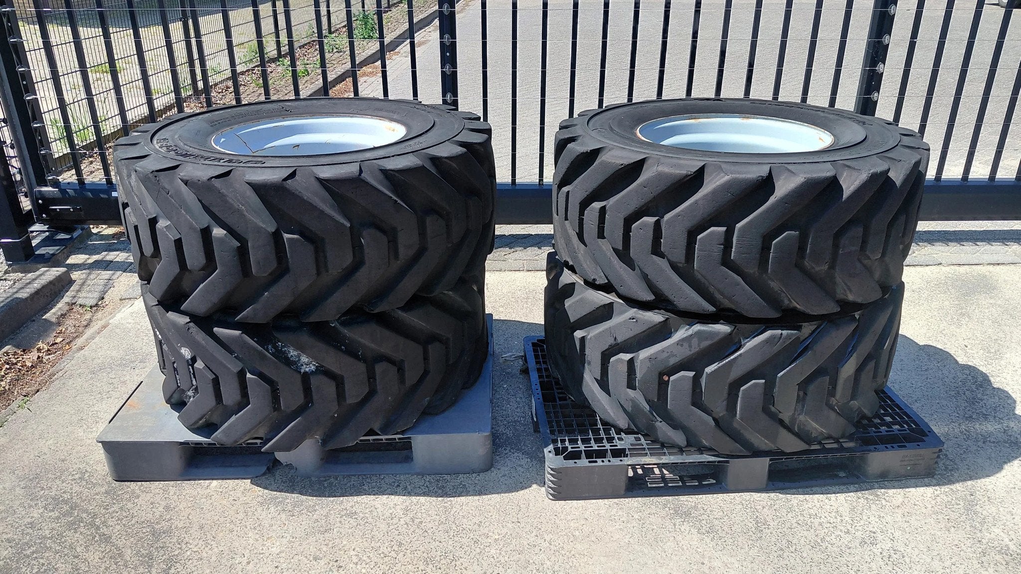 Genie S105 S125 tires 445/65D22.5