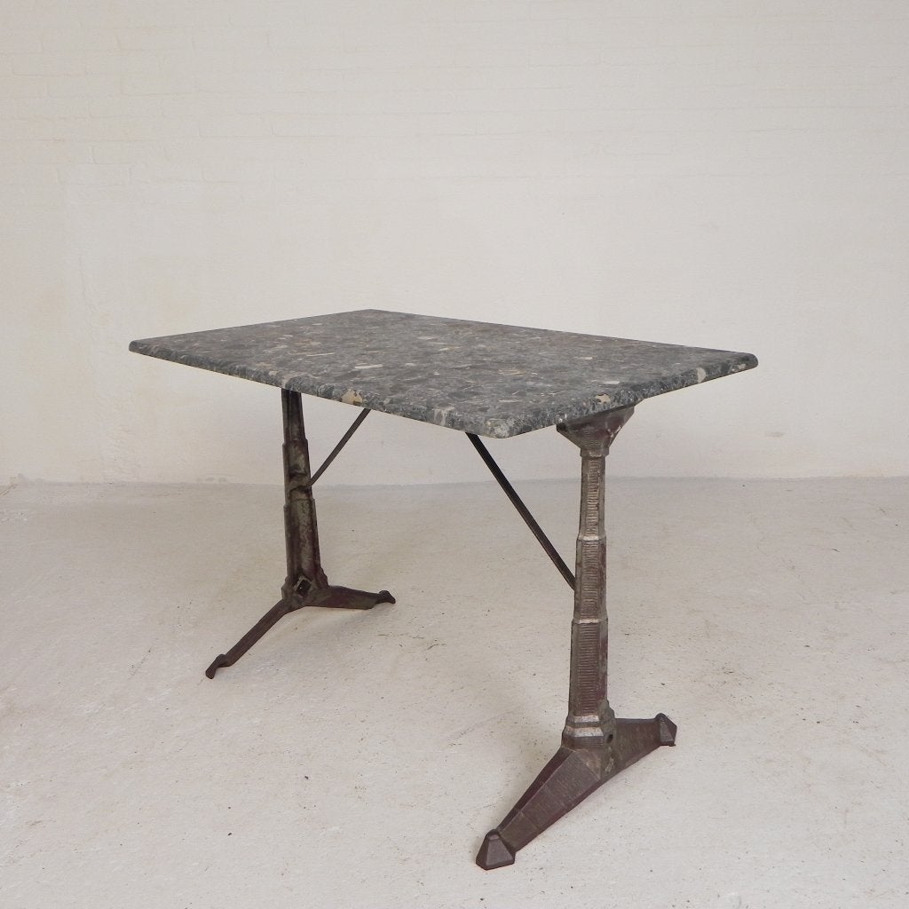 Bistrotafel met marmer blad op gietijzeren frame, jaren 30, Antiek en Kunst, Ophalen of Verzenden