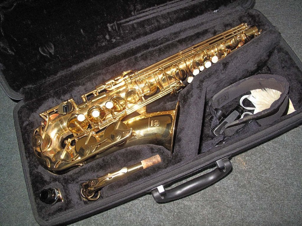 Alto Saxofoon YAMAHA met 2 mondstukken, Muziek en Instrumenten, Ophalen, Zo goed als nieuw, Alt, Met koffer