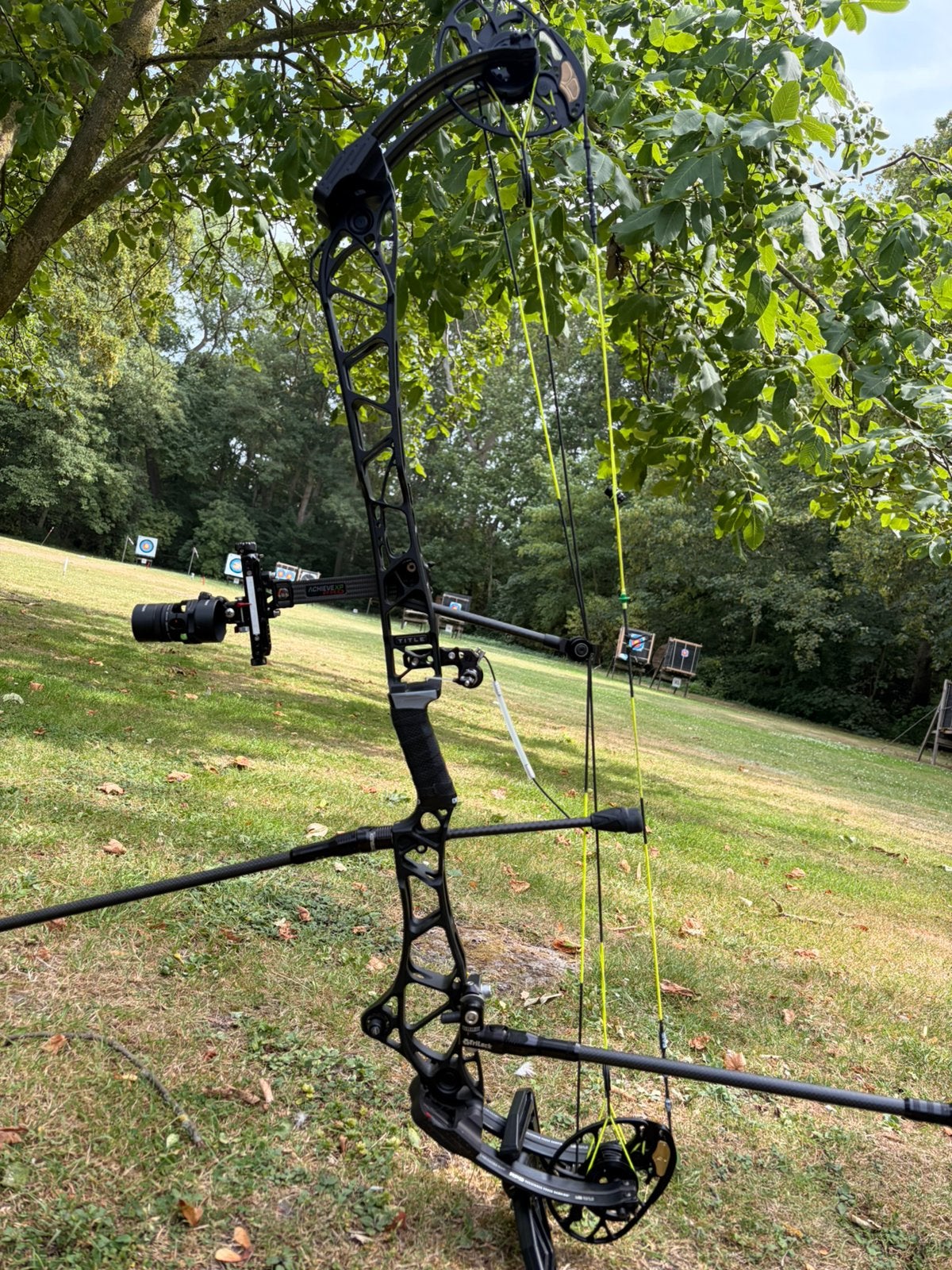 Mathews Title 40 met Gas Bowstrings pezen, Ophalen of Verzenden, Zo goed als nieuw, Compoundboog