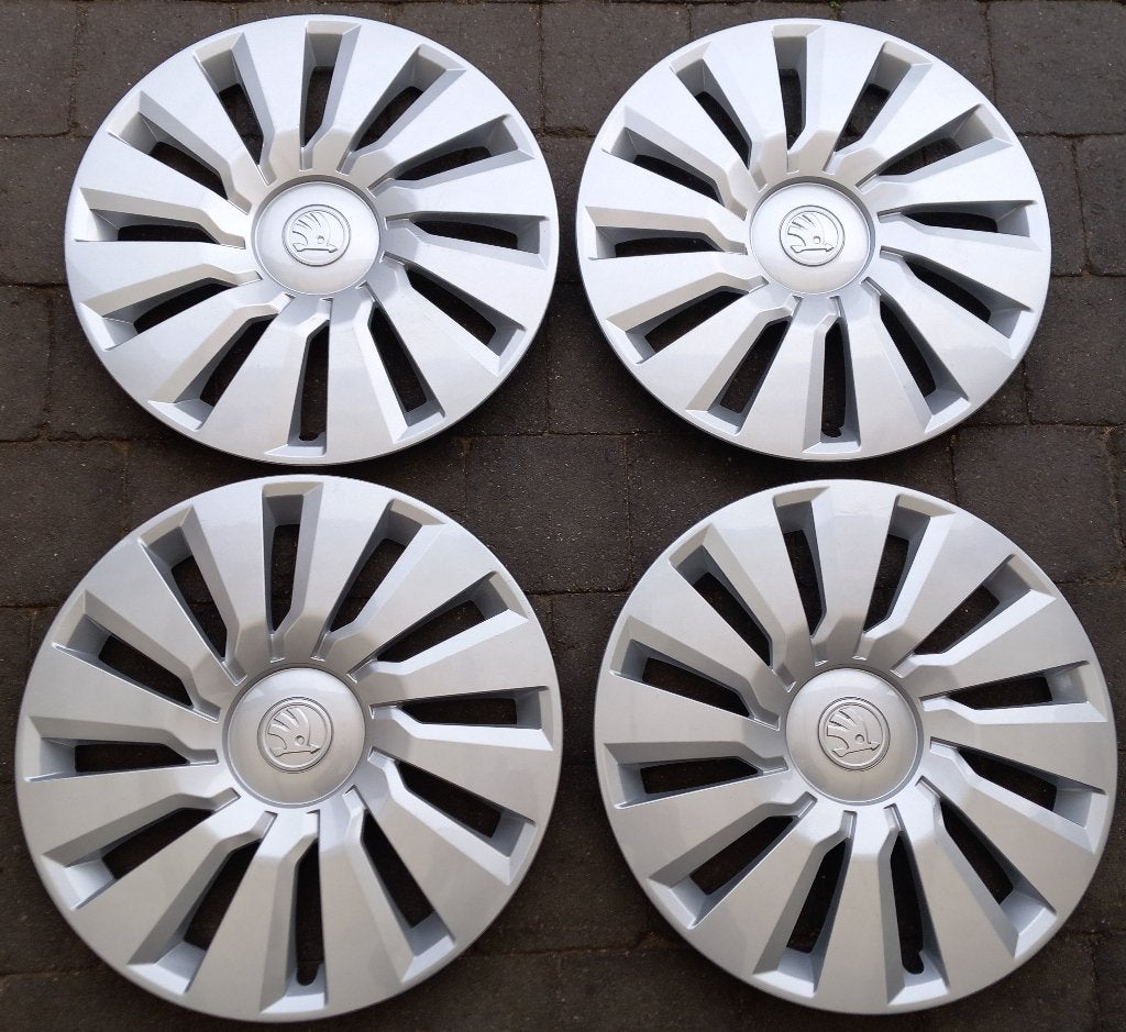 Wieldoppen Skoda 16 inch, zo goed als nieuw 70 €, Ophalen of Verzenden