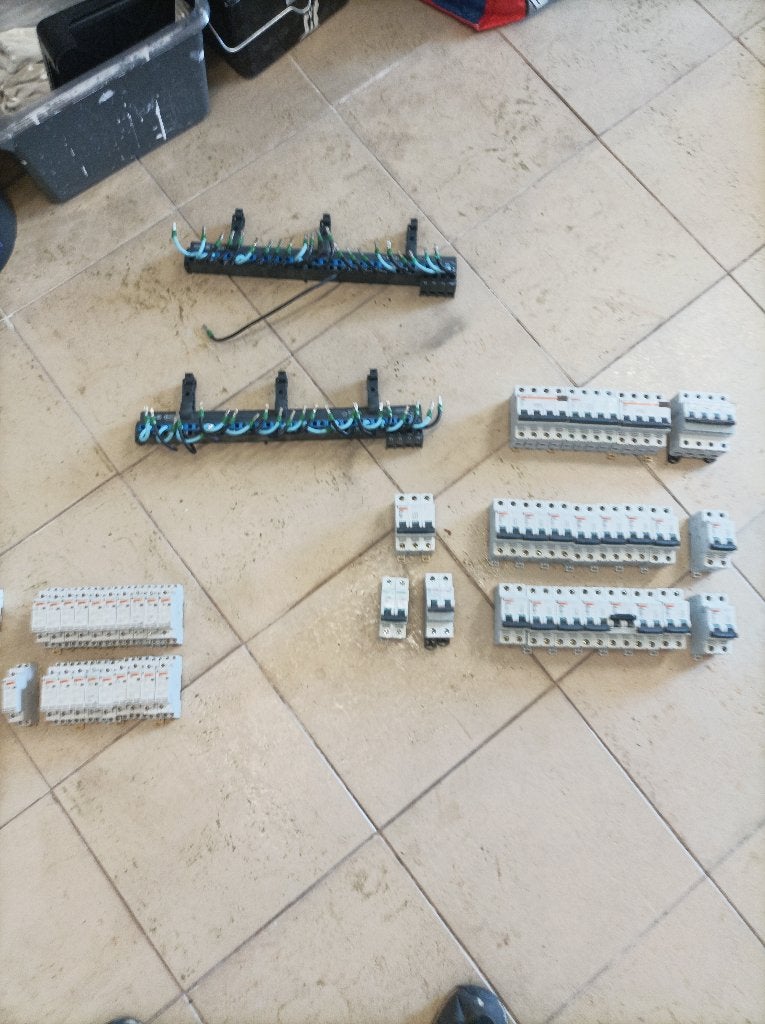 lot de disjoncteurs et de contacteurs, Bricolage & Construction, Enlèvement, Utilisé, Autres marques, Disjoncteur divisionnaire