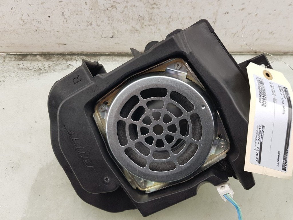 SUBWOOFER Mazda 3 Sport (BP) (01-2018/-) (|BDJD6696X|), Hitdorfer Straße 73
51371  Leverkusen, DE, Gebruikt, Mazda, Info@mazda.de