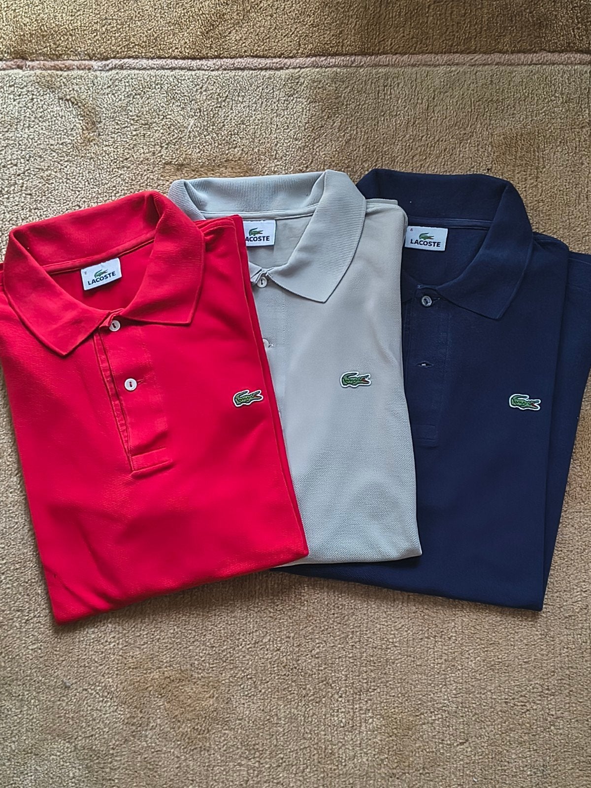 3 originele Lacoste polo’s maat 6 – rood, grijs & donkerblau, Vêtements | Hommes, Polos, Enlèvement ou Envoi, Taille 46 (S) ou plus petite