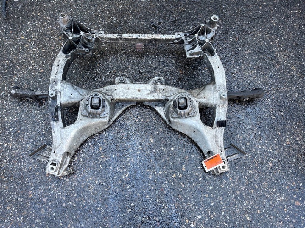 SUBFRAME BMW 7 serie (F01 / 02 / 03 / 04) (|31116796692|), Gebruikt, BMW, Petuelring 130
80809  München, DE, Bayerische Motoren Werke AG