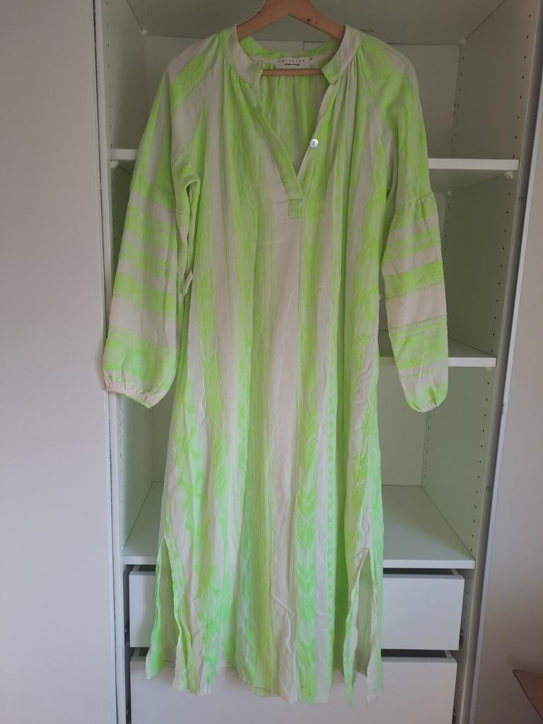 Mt S Lange jurk met lange mouwen wit en fluogroen, Kleding | Dames, Jurken, Lola & Liza, Ophalen of Verzenden, Zo goed als nieuw