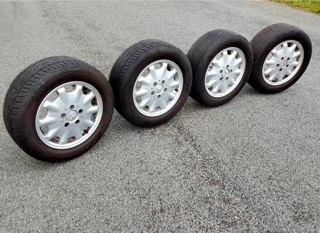Pneus été 205/60-15 sur jantes alu originales Mercedes, 15 pouces, Pneus et Jantes, Pneus été, 205 mm