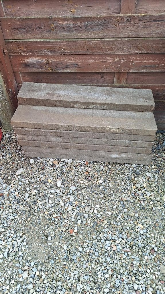 13 borduren in beton, Ophalen, Beton