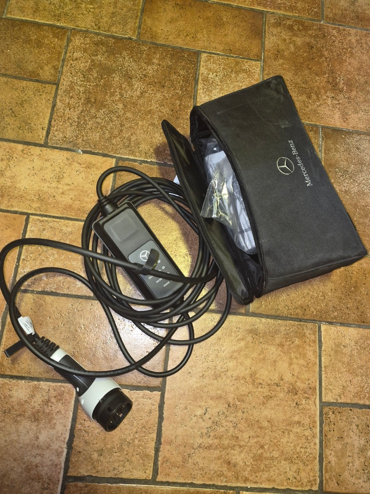 chargeur aptiv mercedes