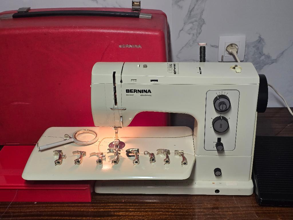 BERNINA 830 machine à coudre (semi-professionnel), Enlèvement ou Envoi, Comme neuf, Machine à coudre, Bernina