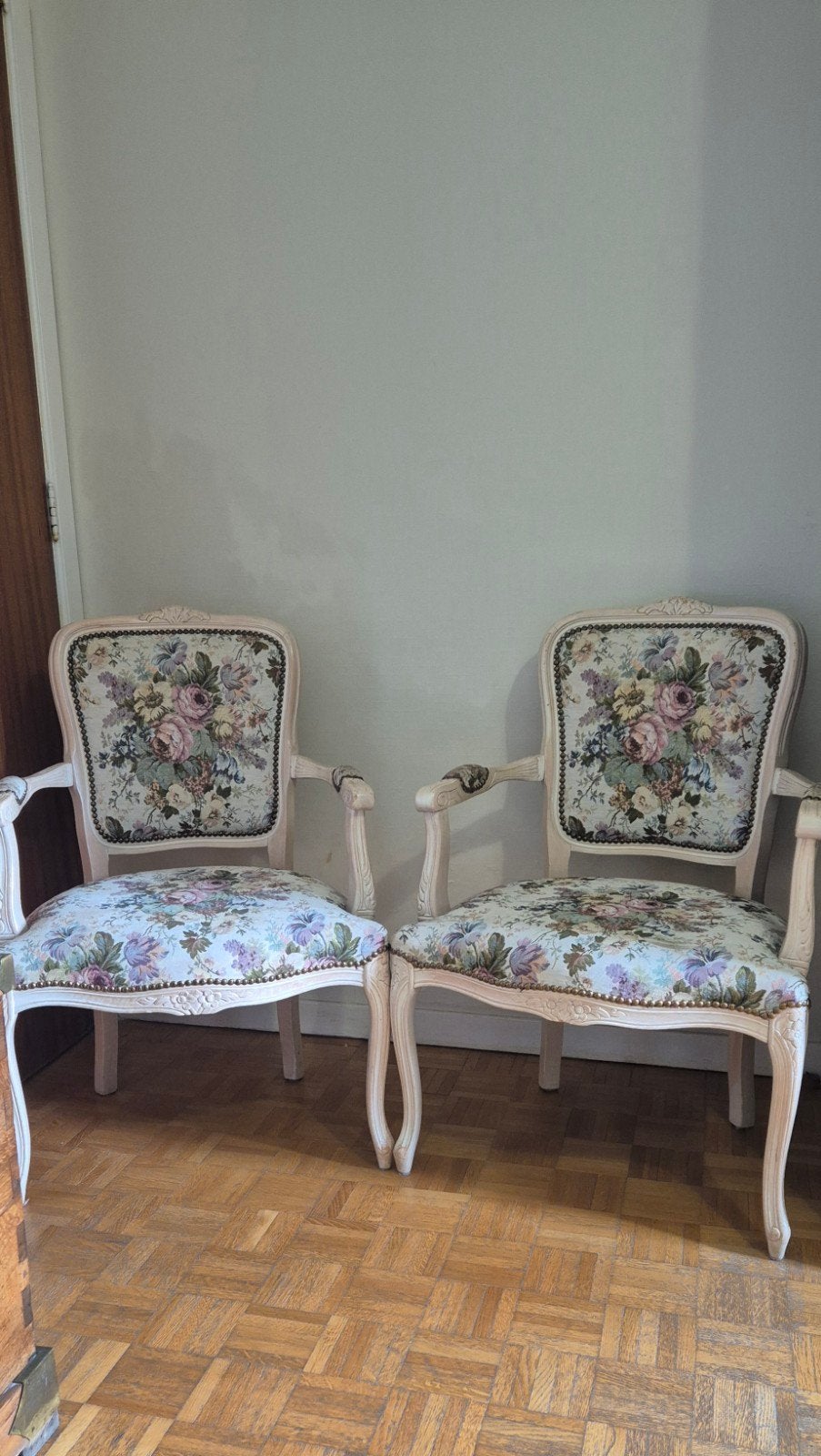 Paire De Fauteuils Cabriolets De Style Louis XV
Artiste : No, Ophalen