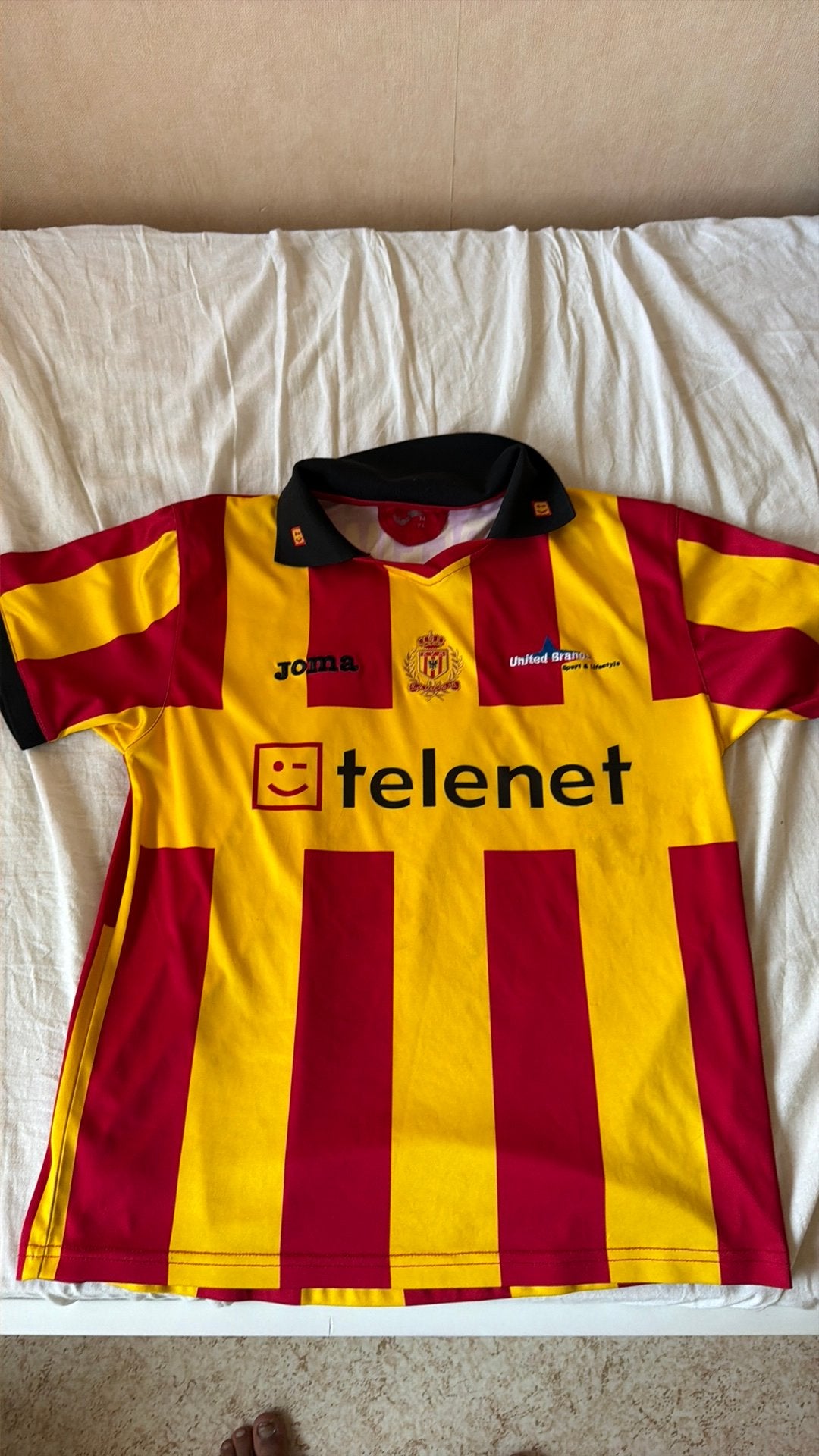 Die is niew kv Mechelen t-shert, Maat XS of kleiner, Ophalen, Zo goed als nieuw, Shirt