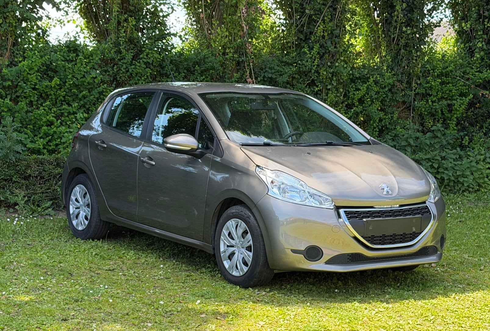 Peugeot 208 * 1.2 * 84640 km * Airco * Benzine *, Voorwielaandrijving, Euro 5, Stof, Zwart