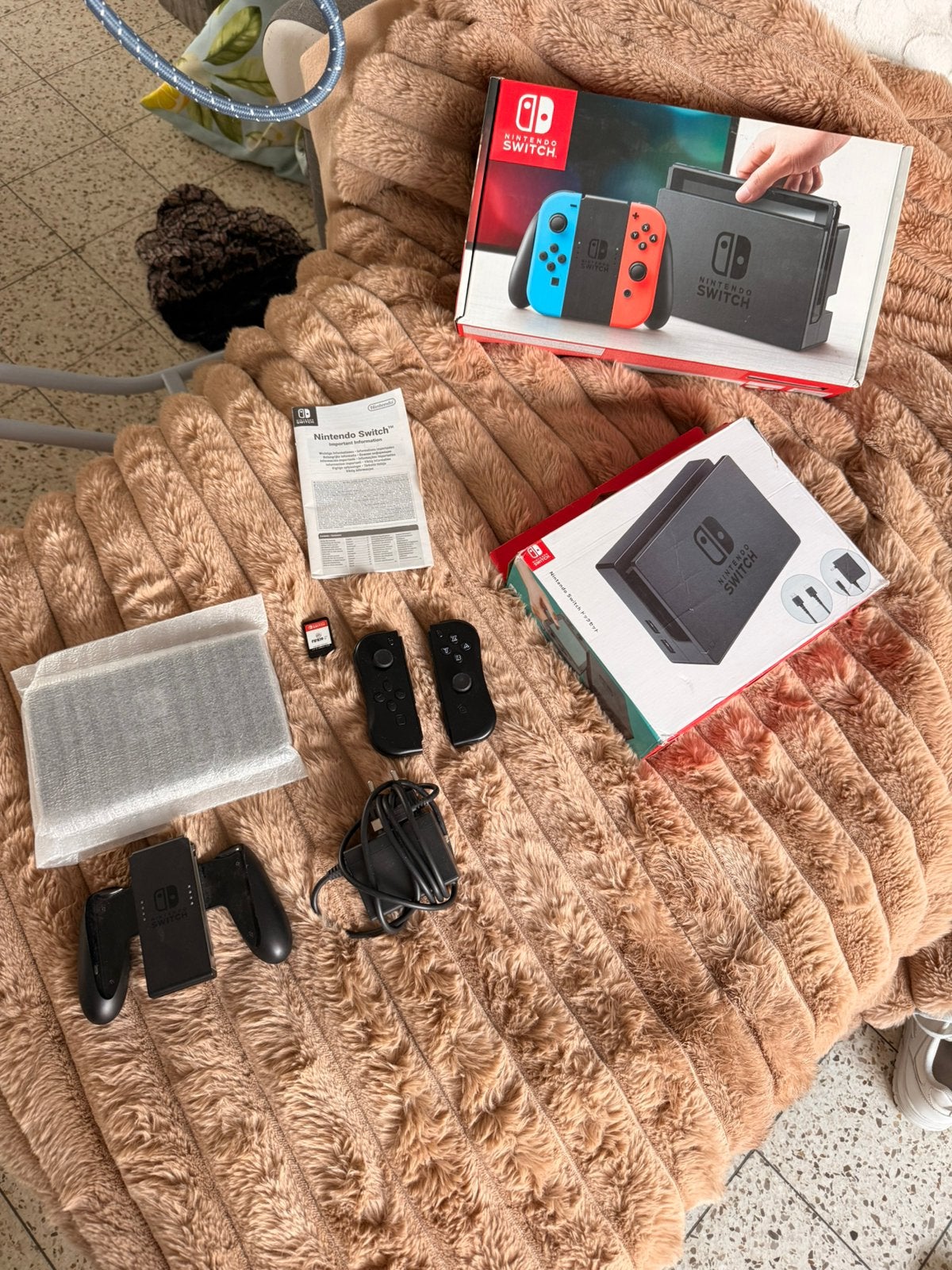 Nintendo Switch complète en boîte + accessoires + FIFA 19, Enlèvement ou Envoi