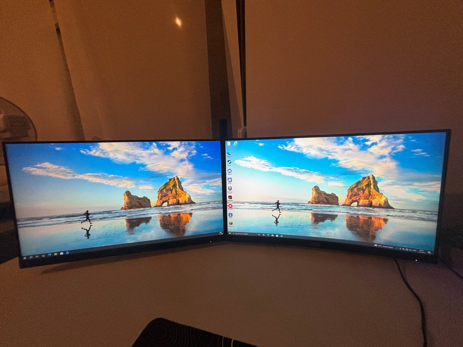 2 monitor schermen+ monitor arm, Computers en Software, Monitoren, Ophalen of Verzenden, Zo goed als nieuw