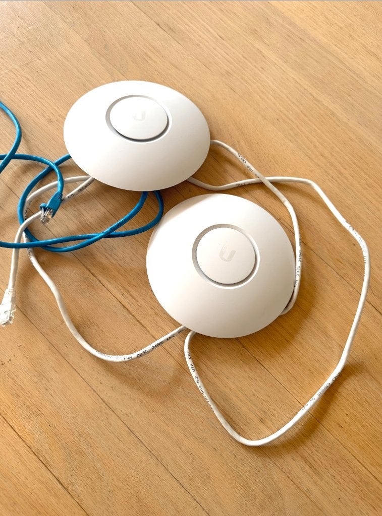 Set van 2x Ubiquiti UniFi AP AC Lite, Computers en Software, Accesspoints, Ophalen, Gebruikt, Ubiquiti