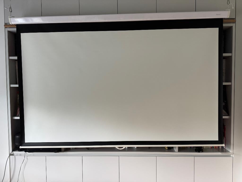 Lumene Plazza HD 240C projectiescherm — Handleiding, Ophalen, Handmatig, Gebruikt