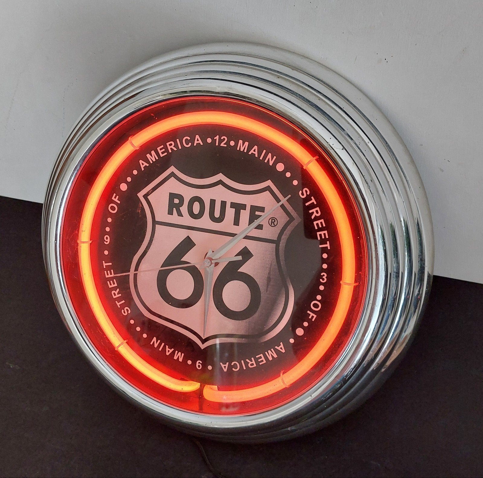 horloge murale néon Route 66, Enlèvement ou Envoi, Utilisé, Rouge, Horloge murale