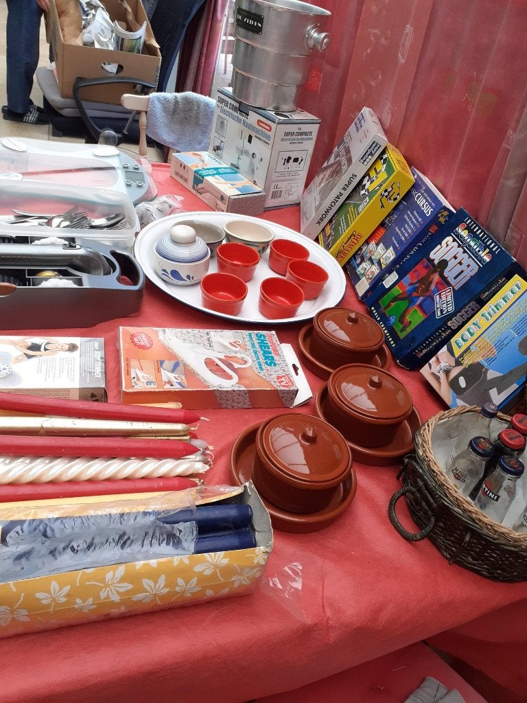 rommelmarkt spullen, Ophalen, Gebruikt