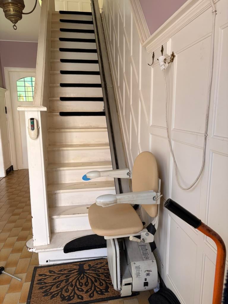 Traplift Handicare Simplicity – rechte trap – met rail, Diversen, Ophalen, Gebruikt, Recht