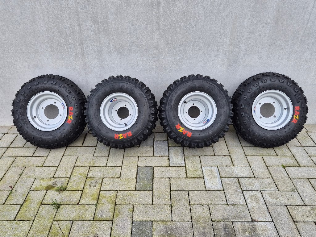 Suzuki lTZ-400 set crosswielen, 400 cc, 11 kW of minder, 1 cilinder