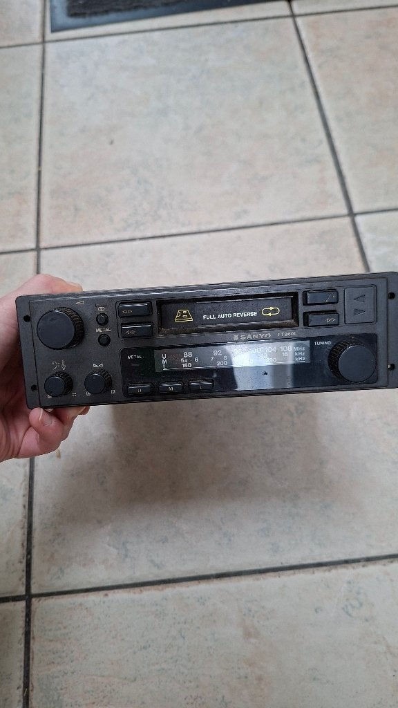 VEND ancienne radio cassette Sanyo., TV, Hi-fi & Vidéo, Enlèvement, Utilisé, Radio