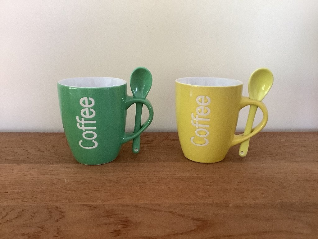 2 tassen met geïntegreerd lepeltje - 2 euro voor 2st, Huis en Inrichting, Nieuw, Ophalen of Verzenden, Overige stijlen, Kop(pen) en/of Schotel(s)