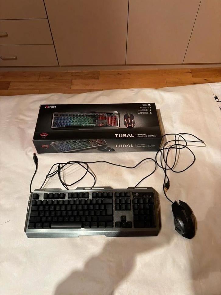 Toetsenbord met achtergrondverlichting en gamingmuis, Ophalen, Zo goed als nieuw