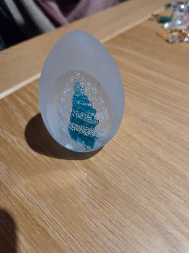 Bohemian handmade art cut glass paperweight kerst groen, Enlèvement
