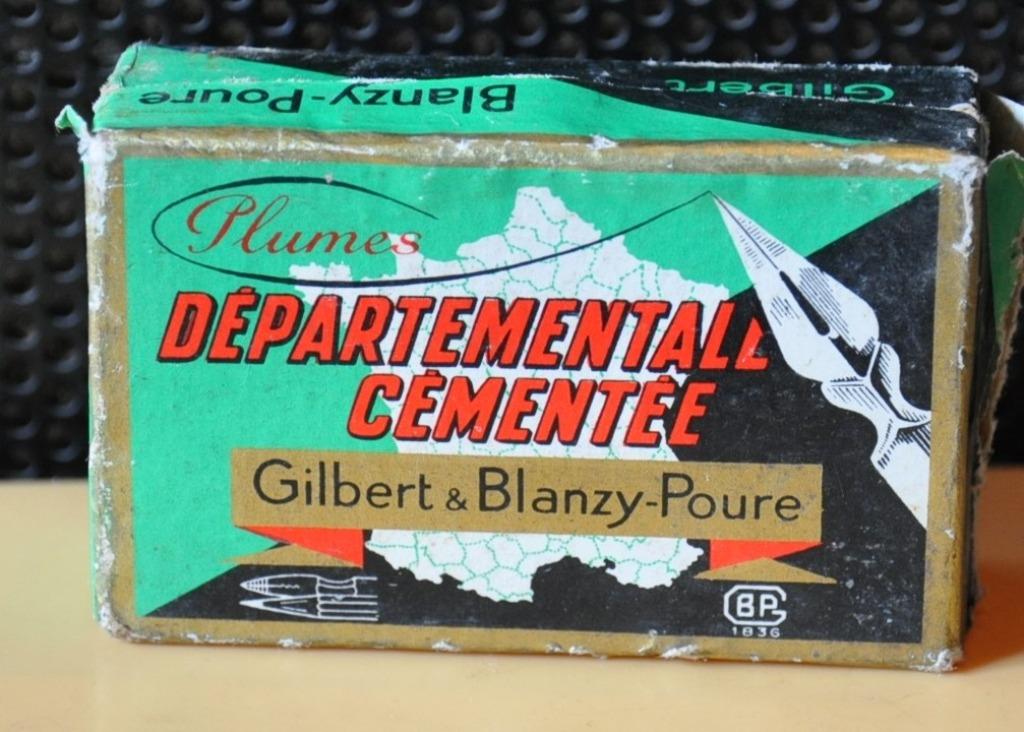boite avec 109 plumes sergent major gilbert &blanzy-poure, Collections, Enlèvement ou Envoi
