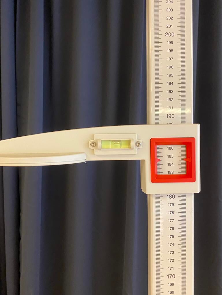 SECA professionele mobiele meetlat tot 2,10 cm, Ophalen of Verzenden, Gebruikt