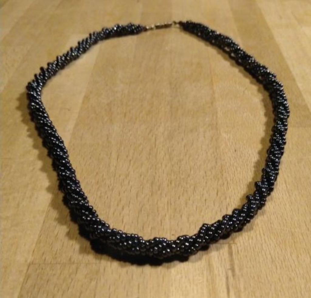 Halssnoer jaren 1990 in zwarte gevlochten metalen bolletjes, Handtassen en Accessoires, Kettingen, Ophalen of Verzenden, Zo goed als nieuw
