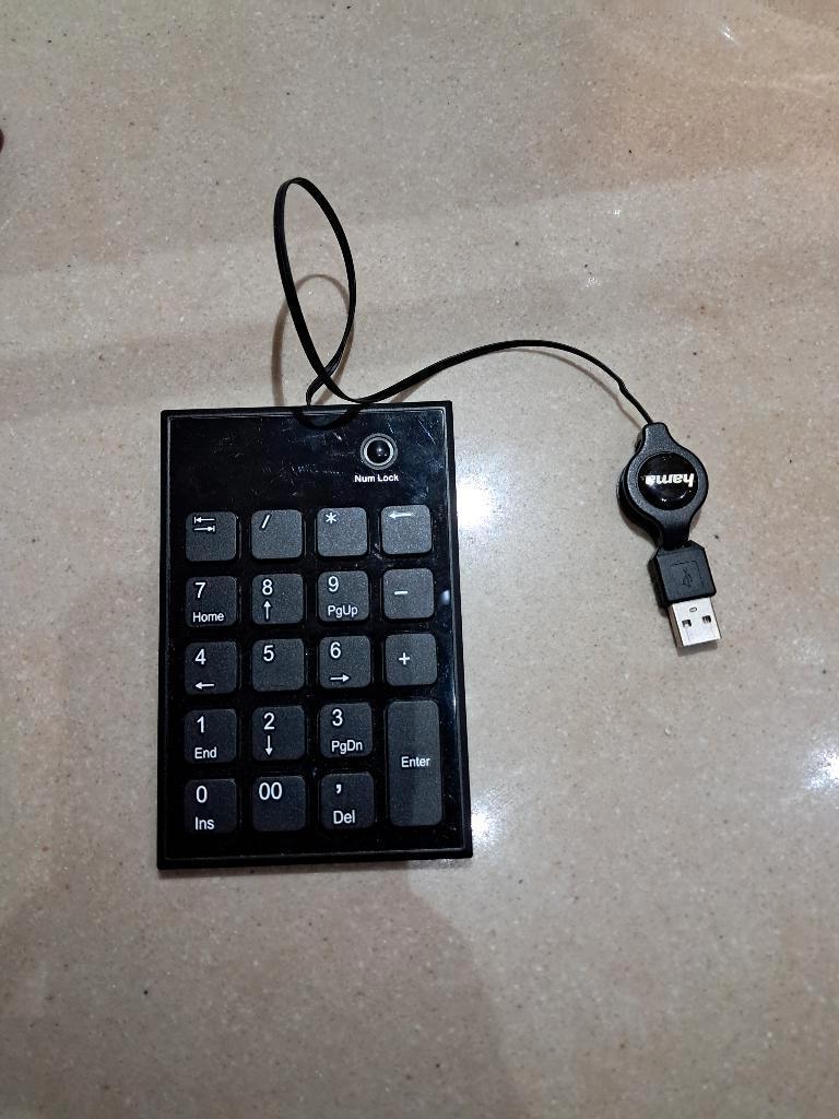 Hama Slimline numeriek toetsenbord SK140 zwart, Computers en Software, Toetsenborden, Ophalen, Numeriek, Zo goed als nieuw, Hama