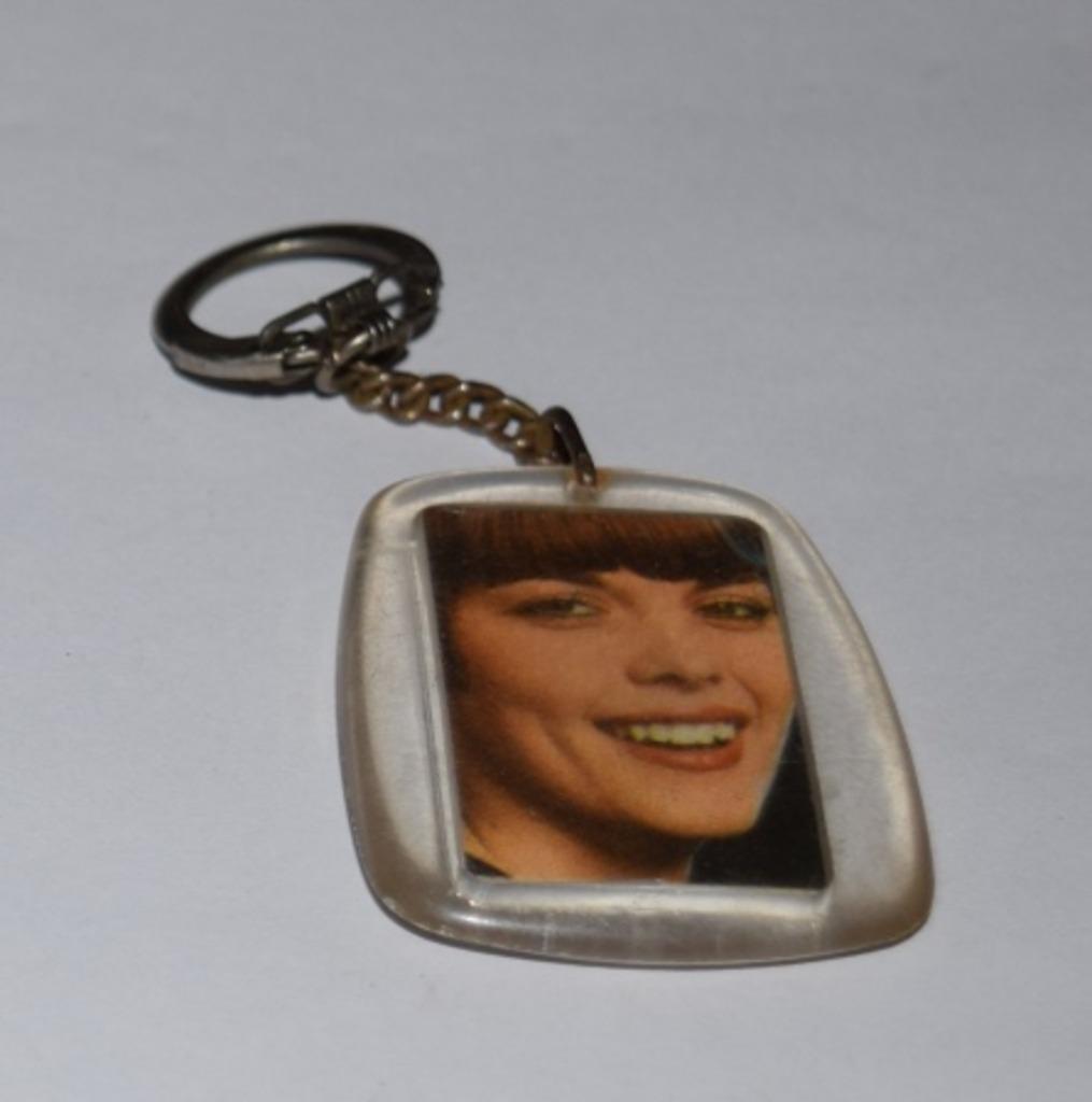 Sleutelhanger / Gaufres SUZY Wafels / Mireille Mathieu, Verzamelen, Verzenden, Gebruikt, Tv, Overige typen