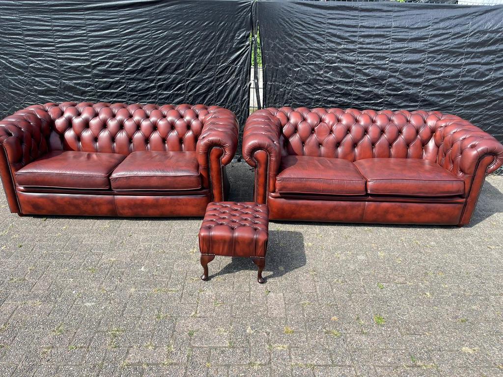 Twee Engelse Chesterfield zetels roodbruin GRATIS GELEVERD!, Antiek en Kunst, Ophalen of Verzenden
