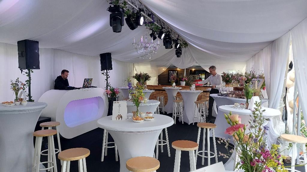 Verhuur van feestmateriaal en partytenten., Ophalen, Zo goed als nieuw
