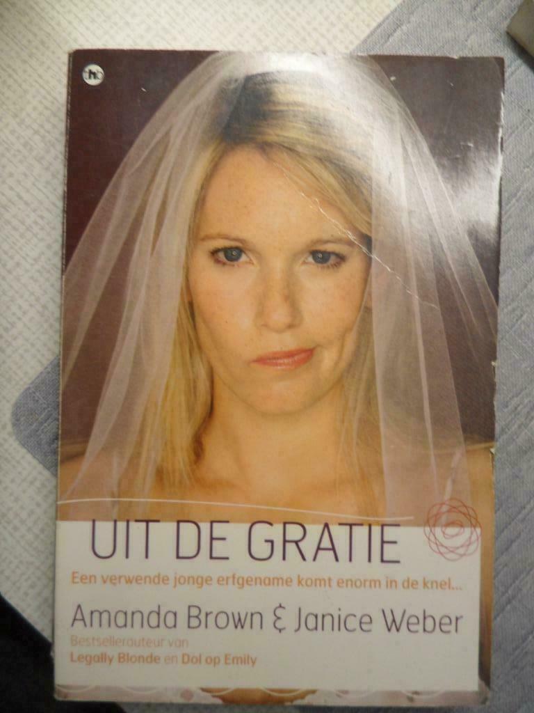 uit de gratie ( amanda brown en janice weber ), Ophalen of Verzenden, Zo goed als nieuw
