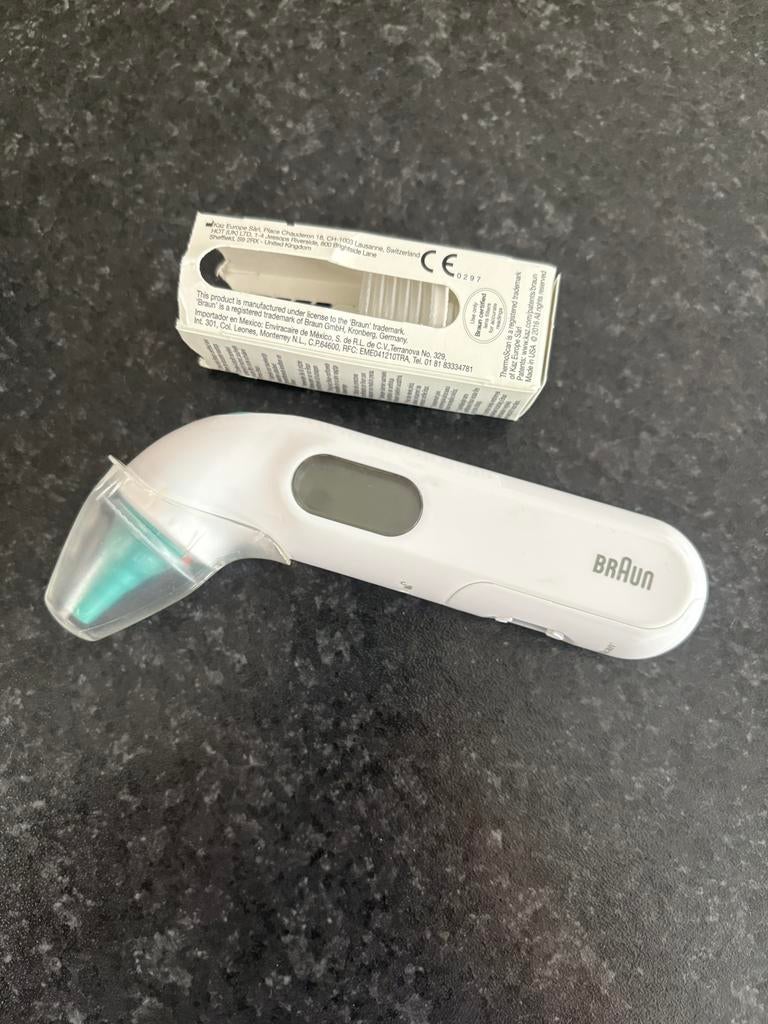 Braun oor thermometer, Kinderen en Baby's, Badjes en Verzorging, Ophalen, Zo goed als nieuw