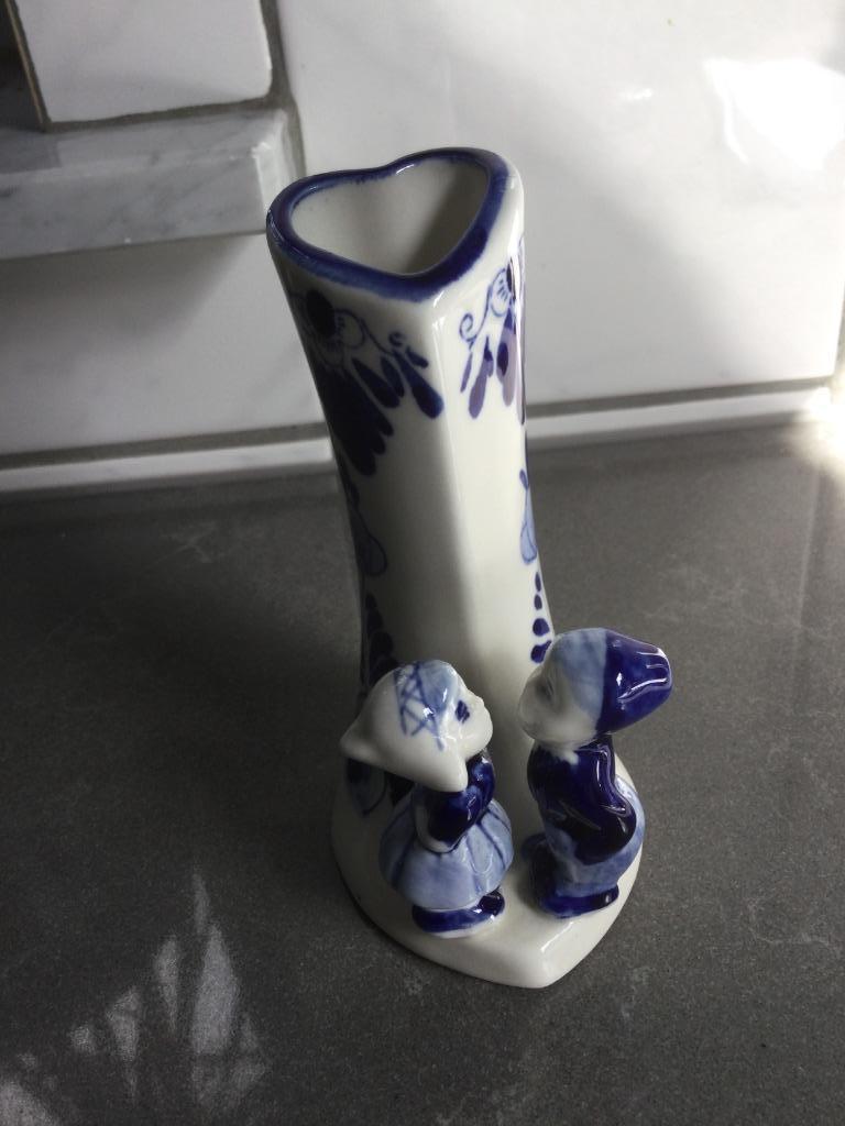 Delfts blauw vaasje  kussende fig. gemerkt  “Delft Holland”, Antiek en Kunst, Antiek | Keramiek en Aardewerk, Ophalen